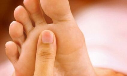 How to be treated with nail fungi in the legs with domestic soap